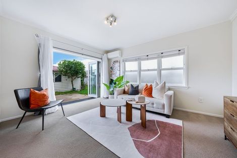 Photo of property in 2/9 Esmonde Road, Takapuna, Auckland, 0622