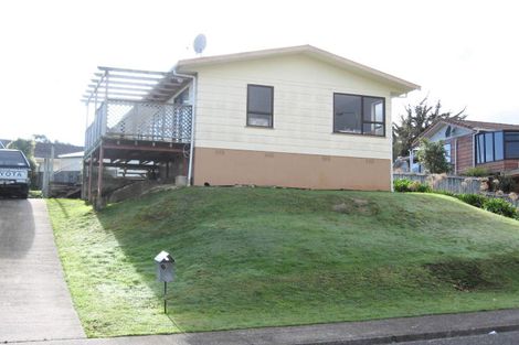 Photo of property in 18 Hookway Grove, Paraparaumu, 5032