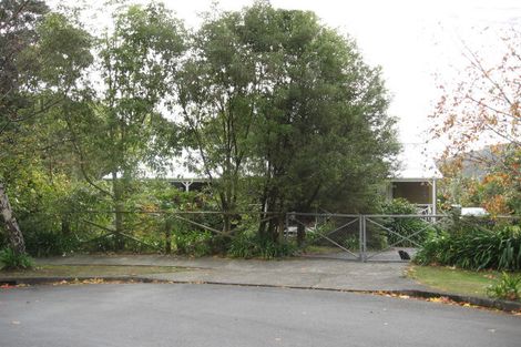 Photo of property in 8 Pohue Grove, Stokes Valley, Lower Hutt, 5019