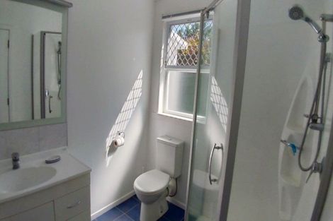 Photo of property in 4/2 Scarboro Terrace, Murrays Bay, Auckland, 0630