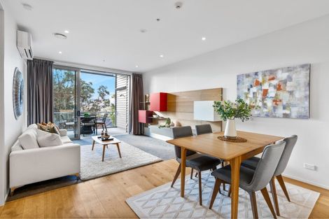 Photo of property in 6/585g Beach Road, Rothesay Bay, Auckland, 0630