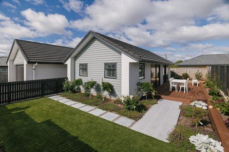 Photo of property in 27 Daniel Place, Kelvin Grove, Palmerston North, 4414