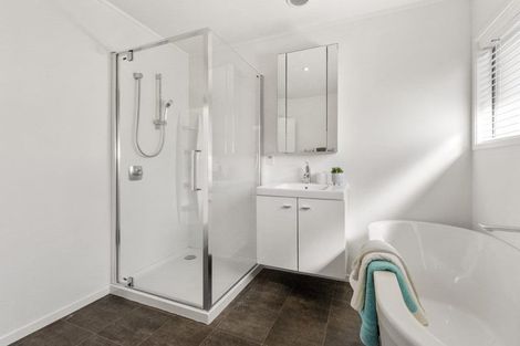 Photo of property in 2/94 Norwood Road, Bayswater, Auckland, 0622