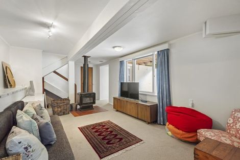 Photo of property in 27 Creamer Avenue, Belmont, Auckland, 0622