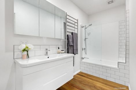 Photo of property in 70 Curtis Street, Northland, Wellington, 6012