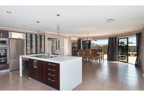 Photo of property in 4 Calderwood Close, Waiuku, 2123