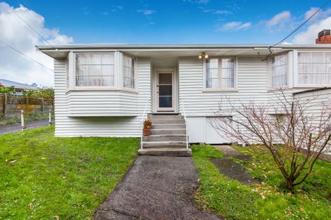 Photo of property in 14 Binsted Road, New Lynn, Auckland, 0600