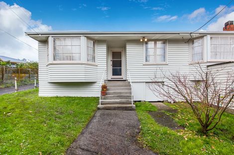 Photo of property in 14 Binsted Road, New Lynn, Auckland, 0600