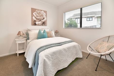 Photo of property in 1/70 Athena Drive, Totara Vale, Auckland, 0629