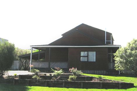 Photo of property in 6 Halyard Place, Te Atatu Peninsula, Auckland, 0610