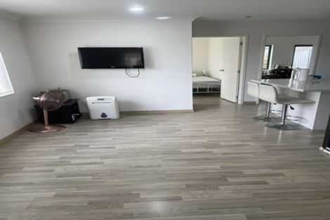 Photo of property in 1 Mackwell Road, Fairview Heights, Auckland, 0632