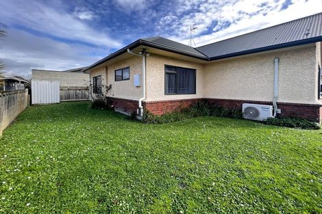 Photo of property in 30 Vogel Street, Roslyn, Palmerston North, 4414