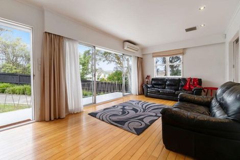 Photo of property in 77 Seymour Road, Sunnyvale, Auckland, 0612