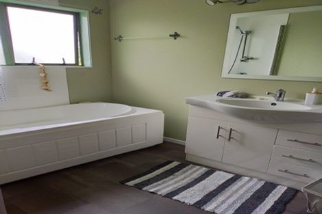 Photo of property in 13 Coates Avenue, Baylys Beach, Dargaville, 0377