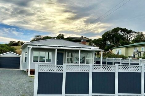 Photo of property in 32 Esplanade, Kaka Point, Balclutha, 9271