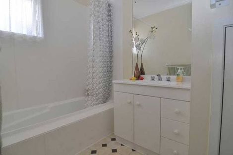 Photo of property in 34 Riverpark Crescent, Henderson, Auckland, 0610