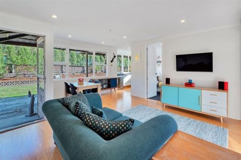 Photo of property in 905 Swanson Road, Swanson, Auckland, 0612