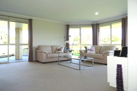 Photo of property in 2 Commodore Court, Gulf Harbour, Whangaparaoa, 0930