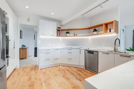 Photo of property in 8 Unsworth Drive, Unsworth Heights, Auckland, 0632