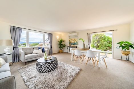 Photo of property in 21 Cherry Blossom Grove, Maungaraki, Lower Hutt, 5010