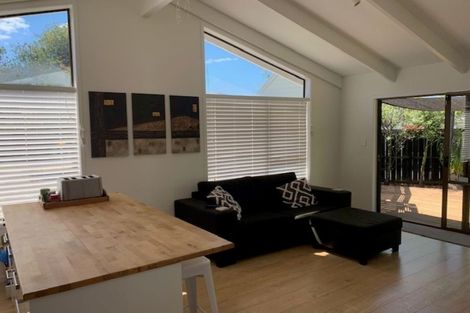 Photo of property in 2/42 Mirrabooka Avenue, Botany Downs, Auckland, 2010