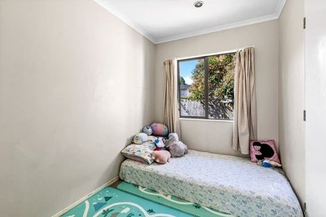 Photo of property in 71 Kemp Road, Massey, Auckland, 0614