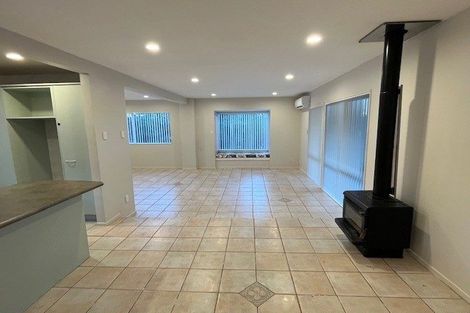 Photo of property in 1 Evelyn Road, Cockle Bay, Auckland, 2014