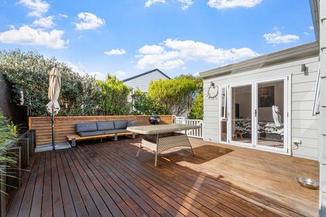 Photo of property in 2/4 Kenneth Hopper Place, Manly, Whangaparaoa, 0930