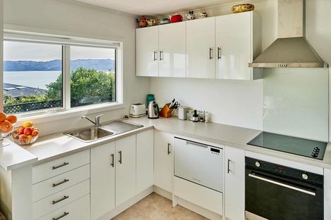 Photo of property in 8a Nikau Road, Point Howard, Lower Hutt, 5013