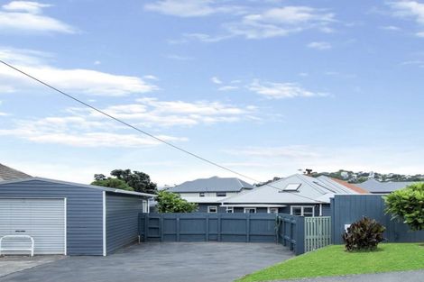 Photo of property in 5 Kinghorne Street, Strathmore Park, Wellington, 6022