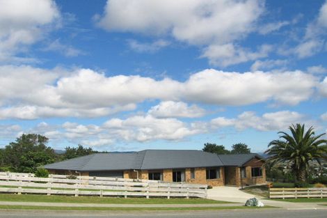 Photo of property in 28 Mount Marua Way, Timberlea, Upper Hutt, 5018