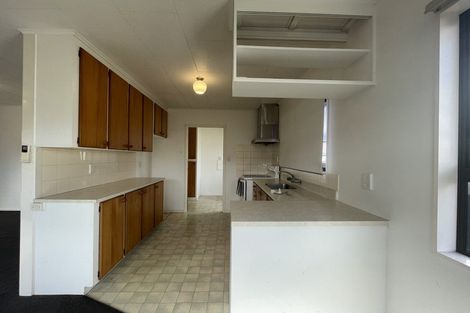 Photo of property in 1/94 Roberts Road, Te Atatu South, Auckland, 0610