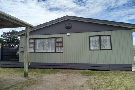 Photo of property in 65 Himatangi Street, Himatangi Beach, Foxton, 4891