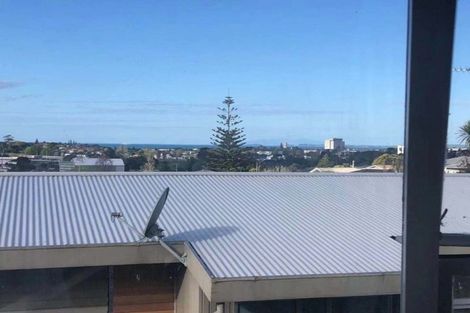 Photo of property in 8 Cheryl Place, Hillcrest, Auckland, 0627