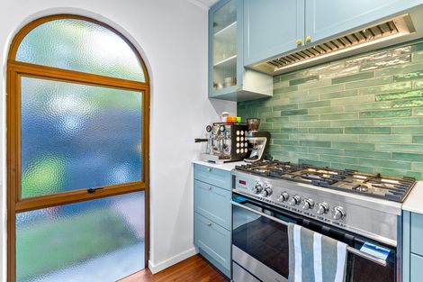 Photo of property in 84 Chelsea View Drive, Chatswood, Auckland, 0626