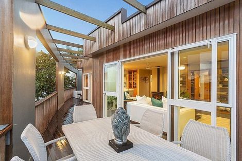 Photo of property in 2/32 Beresford Street, Bayswater, Auckland, 0622