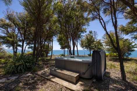 Photo of property in 1432 Takaka-collingwood Highway, Parapara, Takaka, 7182