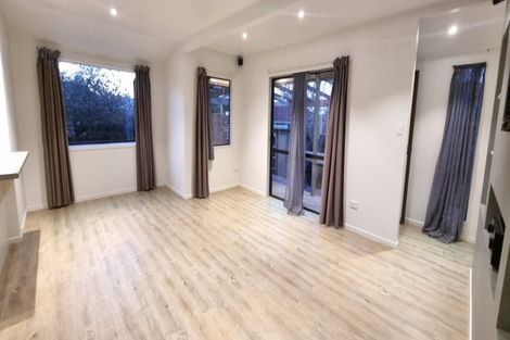 Photo of property in 2/24 Lancaster Road, Beach Haven, Auckland, 0626