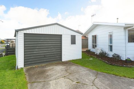 Photo of property in 41 Acacia Street, Kelvin Grove, Palmerston North, 4414