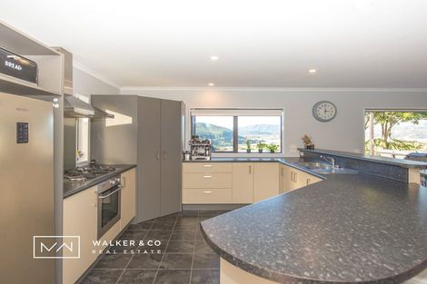 Photo of property in 22 James Nairn Grove, Riverstone Terraces, Upper Hutt, 5018