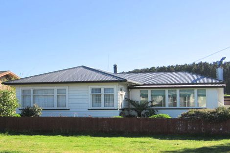 Photo of property in 17 Andrews Street, Foxton Beach, Foxton, 4815