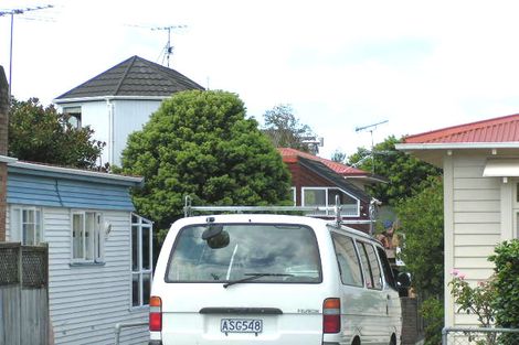 Photo of property in 1/5 Bruce Street, Northcote Point, Auckland, 0627