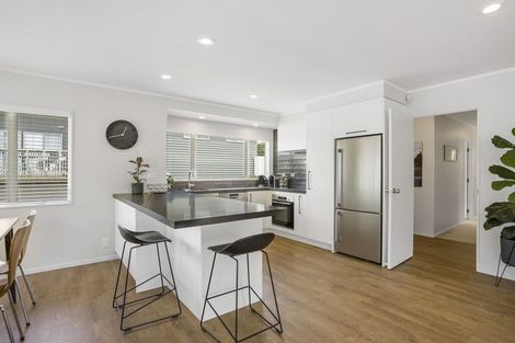 Photo of property in 2/30 Howe Street, Howick, Auckland, 2014