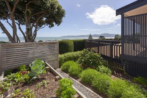 Photo of property in 5 Kohutuhutu Road, Raumati Beach, Paraparaumu, 5032