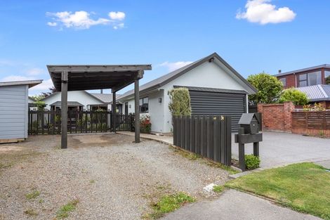 Photo of property in 6 Grove Place, Rangiora, 7400