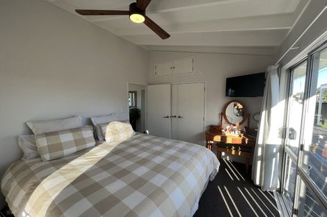 Photo of property in 1373 Whangaparaoa Road, Army Bay, Whangaparaoa, 0930