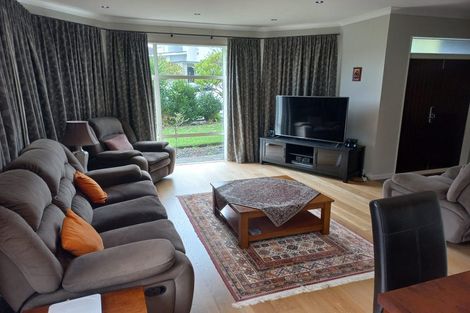 Photo of property in 44 Newbury Place, Schnapper Rock, Auckland, 0632