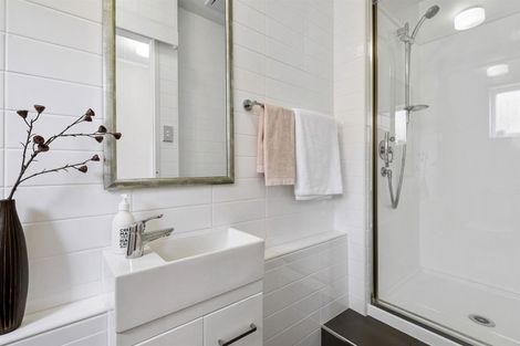 Photo of property in 1/22 Tui Glen Road, Birkenhead, Auckland, 0626