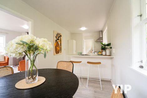 Photo of property in 10 Stella Grove, Newlands, Wellington, 6037