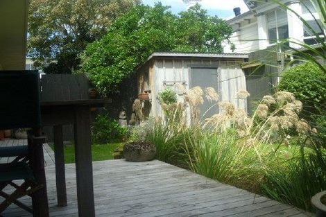 Photo of property in Hobson Flats, 2/1 Hobson Street, Pipitea, Wellington, 6011